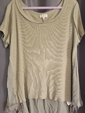 Umgee Olive Green Short Sleeve Scoop Neck Top with Flowing Side Panels
